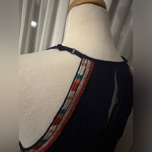 Women’s THML Embroidered Halter Shirt. Size Medium. - Picture 8 of 9